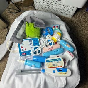 Kids Doctor Kit w/ Lab Coat Pretend Play Medical Toy Set Stethoscope Bundle